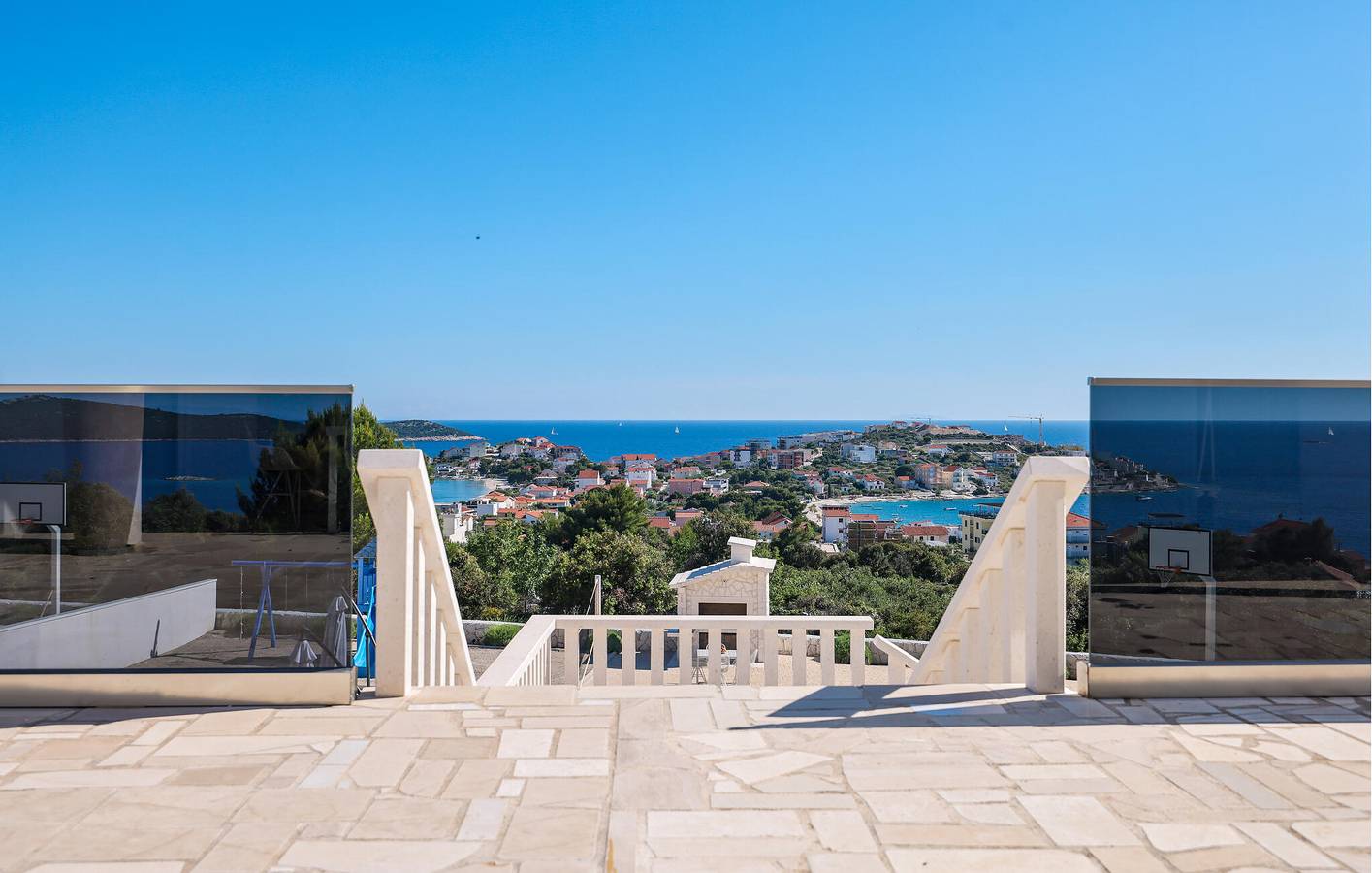 Gemütliche 2-Zimmer-Wohnung mit Pool, WLAN und Parkplatz in Strandnähe in Sevid, Split-Dalmatien