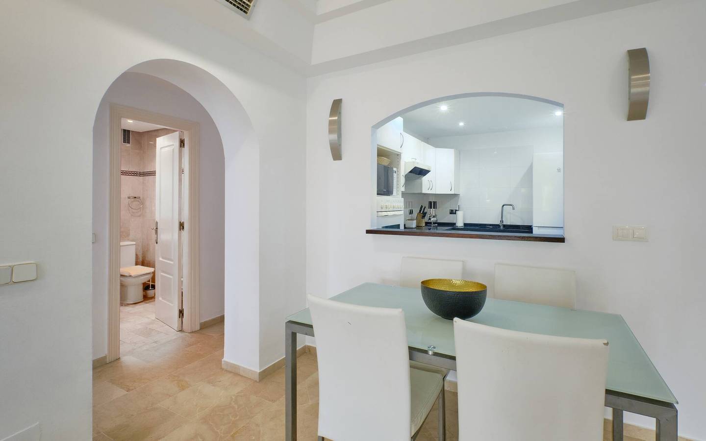 Entire apartment, Cozy Beach Side Apartment With Pool in Saladillo Benamara, Estepona