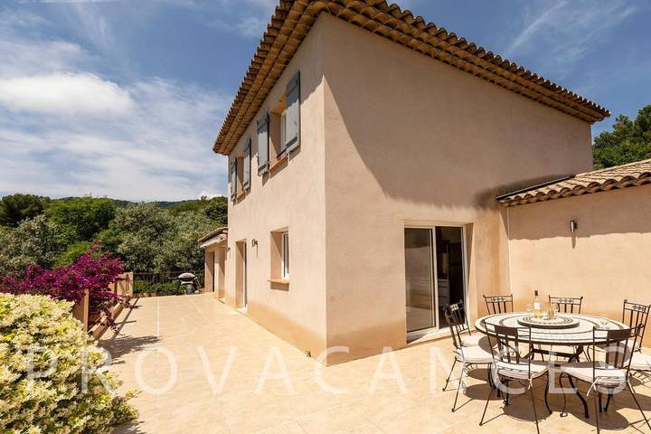 Location de vacances pour 8 personnes, avec piscine et jardin à Callas - 2