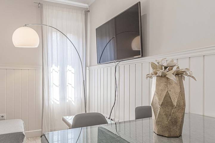 Entire apartment, Recaredo, Nº3- Apartment 2 bedrooms 2nd Floor in Casco Antiguo, Sevilla