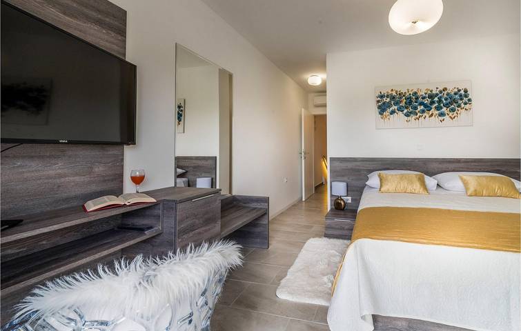 Ferienhaus für 10 Personen, mit Terrasse in Sukosan - 4