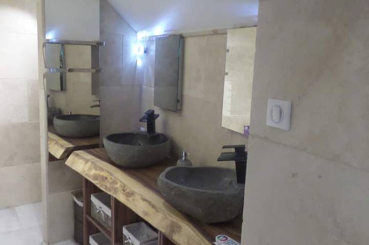 Privatwohnung klassifiziert 3 * im Haus aus dem 17. Jahrhundert in Vénéjan, Nimes und Umgebung