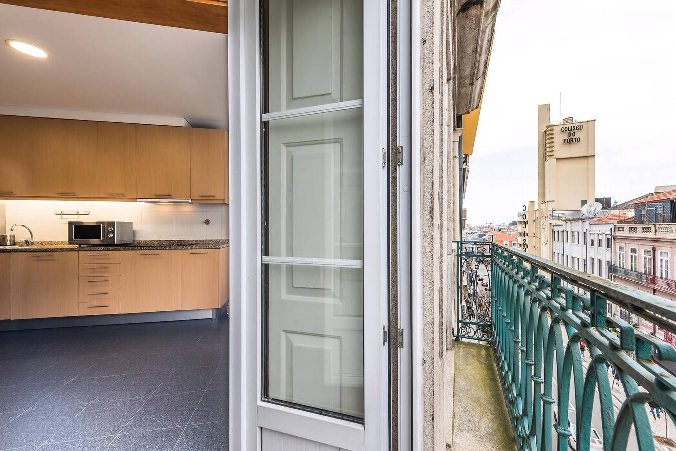 Entire studio, Guestready - City central suite in Porto in Santo Ildefonso, Porto