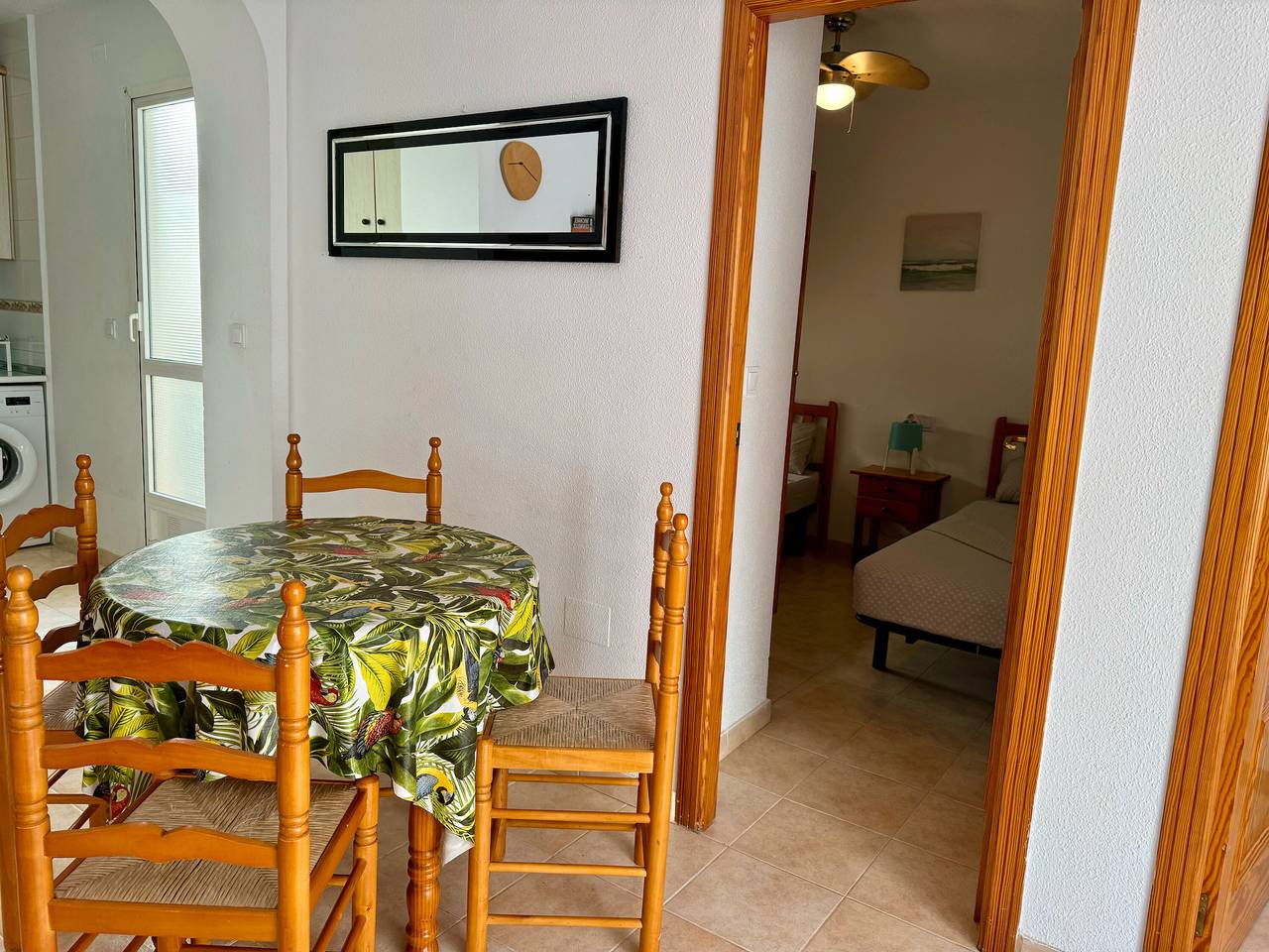 Appartement entier, Appartement 'Buen Ambiente' avec piscine partagée, jardin commun et Wi-Fi in La Zenia, Orihuela