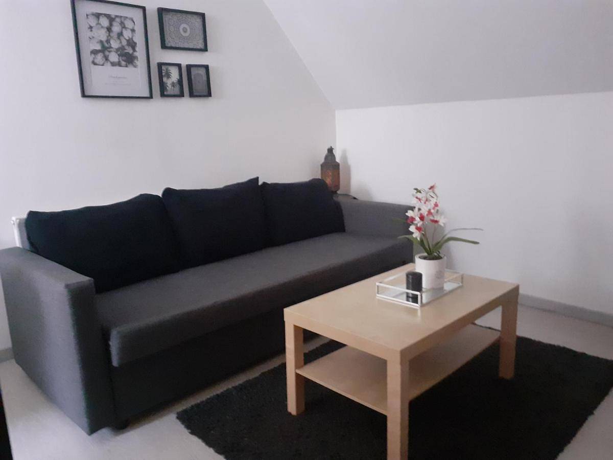 Appartement entier, Studio chaleureux Beauvais-centre, gare et proche Aéroport in Beauvais, Oise