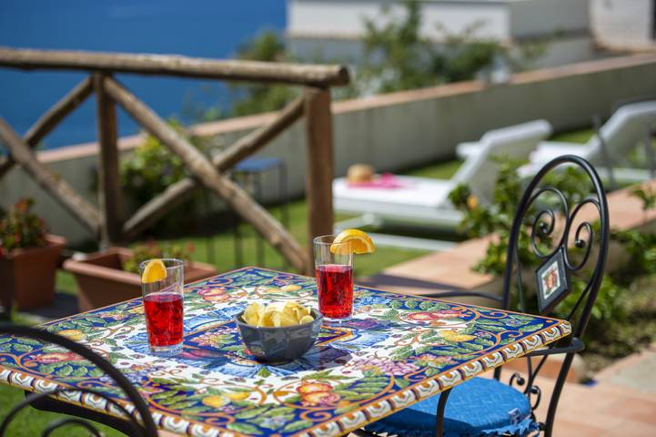 Location de vacances pour 6 personnes, avec terrasse et vue sur l’océan à Praiano - 3