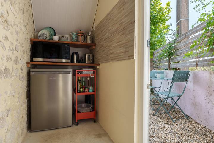 Hel studio-lejlighed, Charming Studio on a Farm with Shared Pool, Summer Kitchen, and Wi-Fi in Jau-Dignac-et-Loirac, Lesparre-Médoc Området