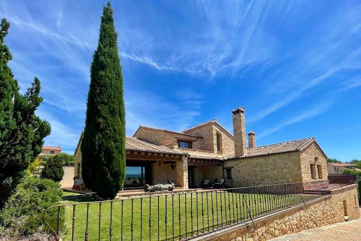 Casa de vacaciones para 12 personas, con jardín además de piscina y vistas en Comarca de Segovia - 3