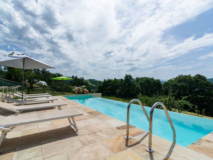 Agriturismo per 5 persone, con piscina e giardino nonché terrazza, adatto a famiglie con bambini - 1