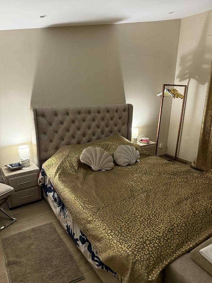 Location de vacances pour 2 personnes, avec jacuzzi ainsi que sauna et terrasse dans Mecquignies - 3