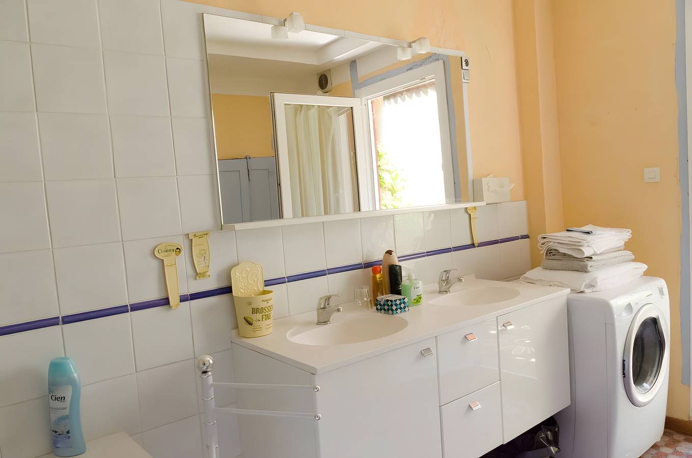 Appartement entier, Chambre d'hôtes 'Mas Abicou - Alma' avec piscine partagée, terrasse privée et Wi-Fi in Vézénobres, Région d'Alès