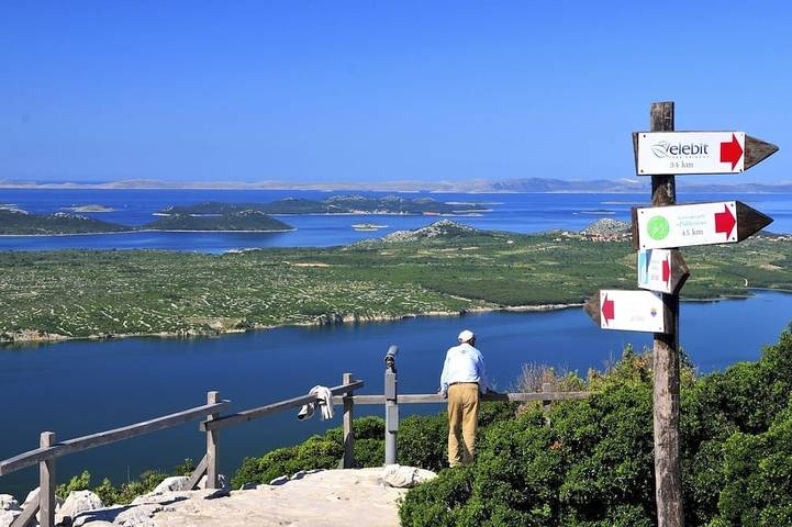 Entire apartment, Apartment in Pakoštane with Terrace, Air condition, WIFI, Washing machine (3548-1) in Pakostane, Zadar