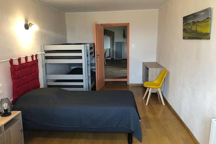Location de vacances pour 6 personnes, avec jacuzzi ainsi que piscine et jardin à Castelnau-de-Mandailles - 2