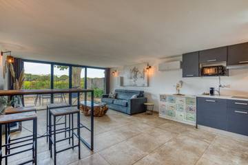 Gîte pour 4 Personnes dans Saint-Laurent-d'Aigouze, Région de Nîmes, Photo 1