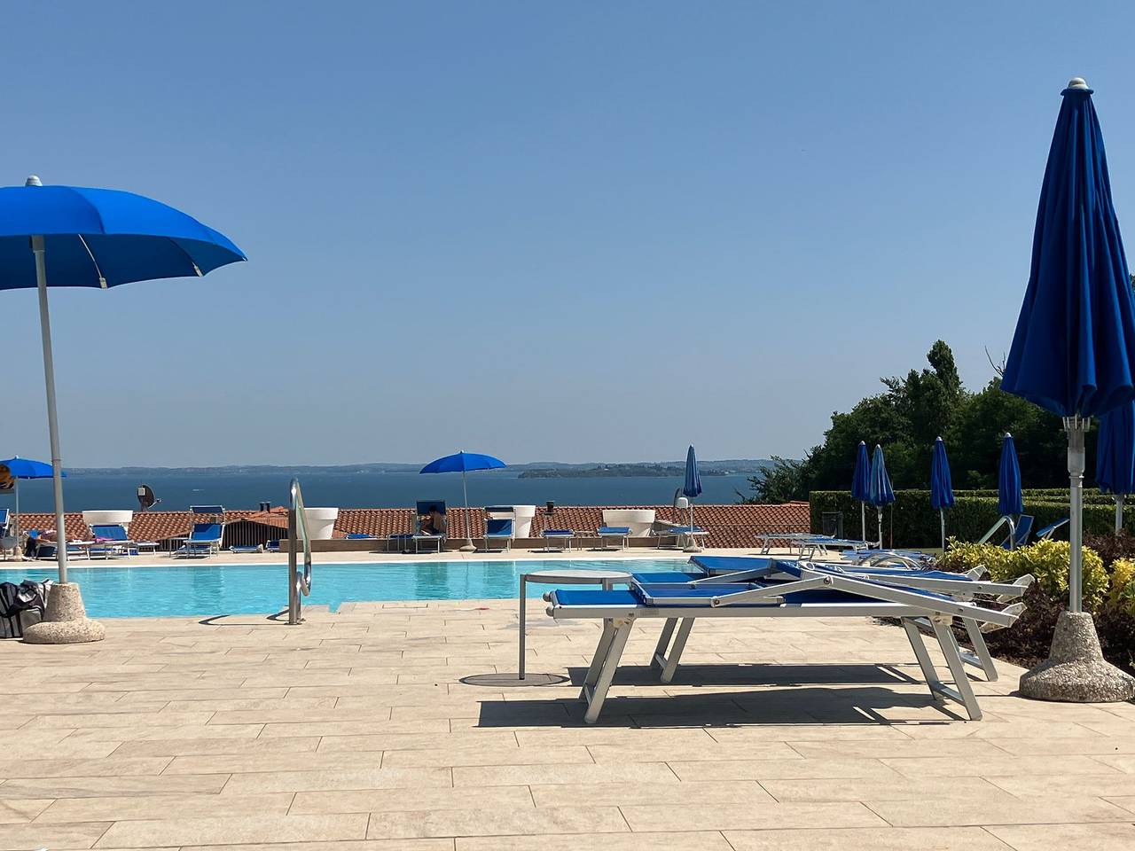 Entire apartment, Vento di Lago by Bookinggardalake in Manerba del Garda, Garda Mountains
