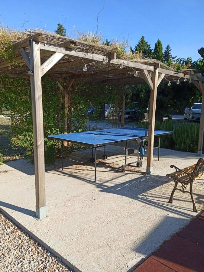 Chambre d’hôte pour 2 personnes, avec jardin ainsi que vue et piscine, animaux acceptés à Orange - 3