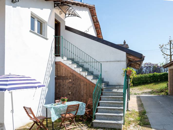 Appartamento per 5 persone, con terrazza e panorama nonché giardino, con animali domestici a San Damiano d'Asti