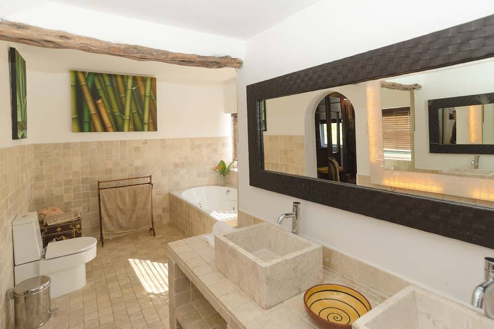 Villa Brisa  Estancia Turistica En Ibiza[ Máximo  6 personas ] No Party  Villa. in Cap Martinet, Santa Eulària des Riu