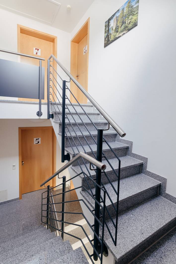 Ganze Ferienwohnung, 7Schwaben - 7Schwaben - Jackli (Rollstuhlgerechtes Studiozimmer, 27 qm für 3 Personen (2 Erw.) in Bad Urach, Albsteig Etappe 9