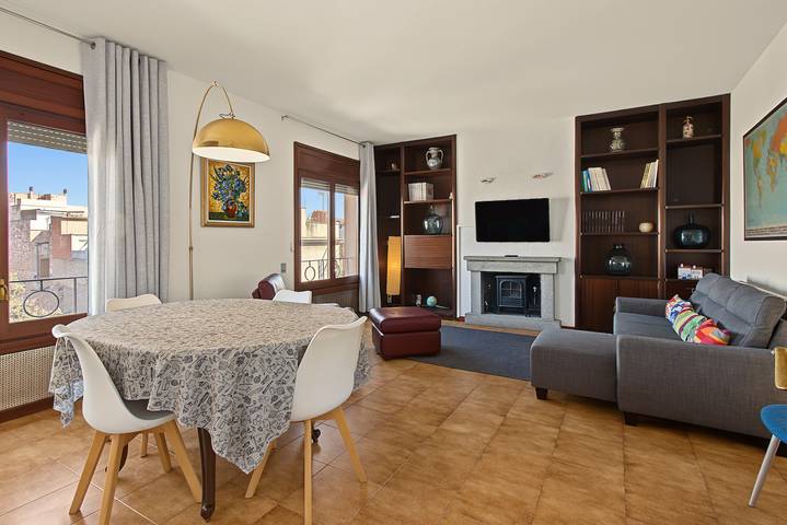 Apartamento entero, Apartamento 'Classic Can Jeroni' con Terraza Privada, Wi-Fi y Aire Acondicionado in Figueras, Alt Empordà