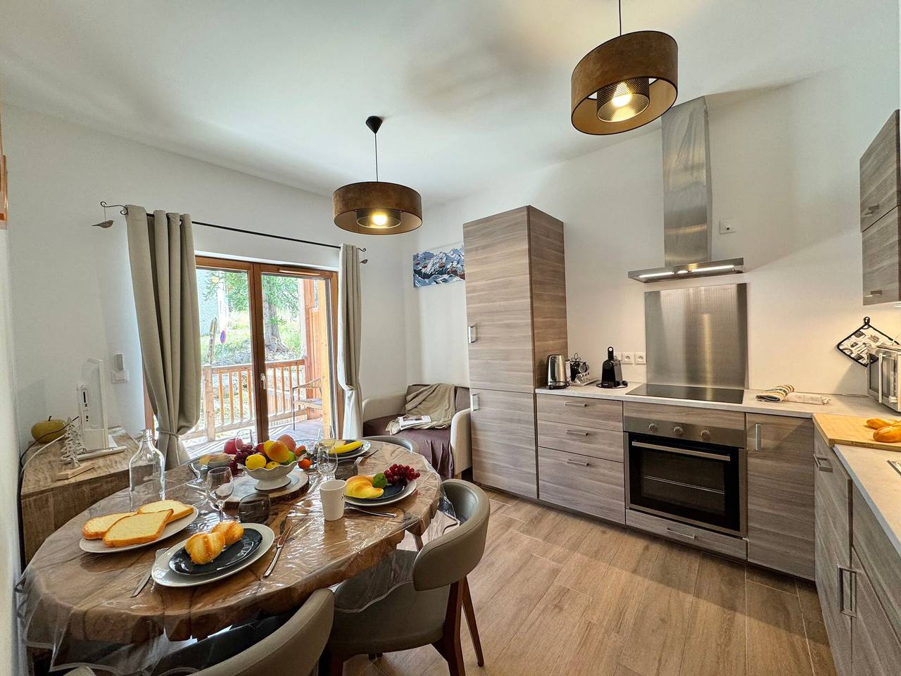 Appartement entier, Appartement cosy proche pistes, commerces et Wi-Fi inclus in Vars, Région de Briançon