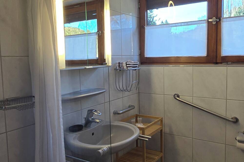 Ganze Wohnung, Gemütliche Ferienwohnung mit kleinem Garten in Nettersheim, Naturpark Hohes Venn-Eifel