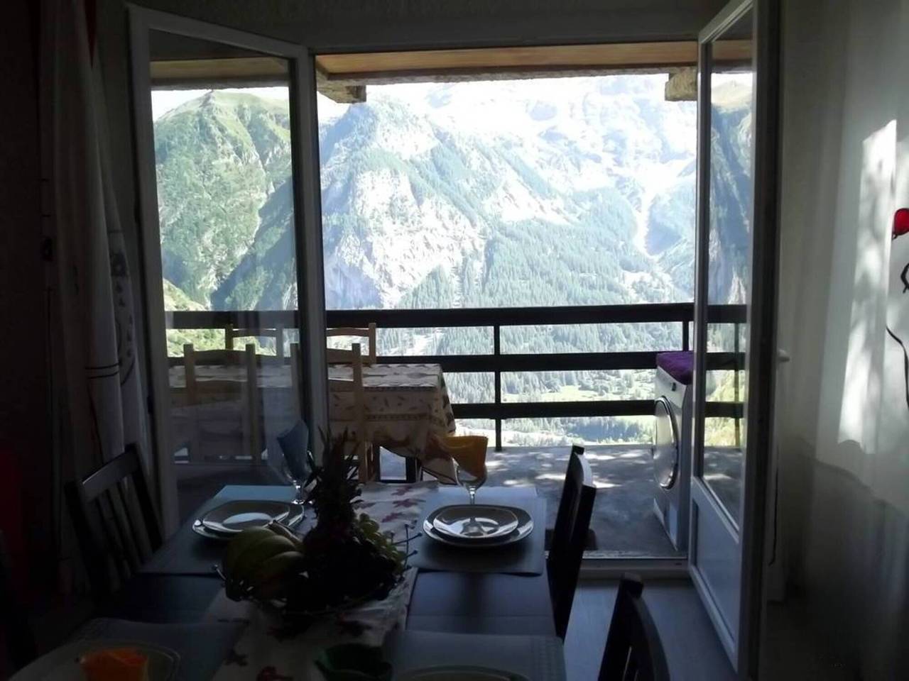 Entire apartment, Mountain-side apartment with mountain views, private terrace and Wi-Fi in Orcières, Écrins National Park