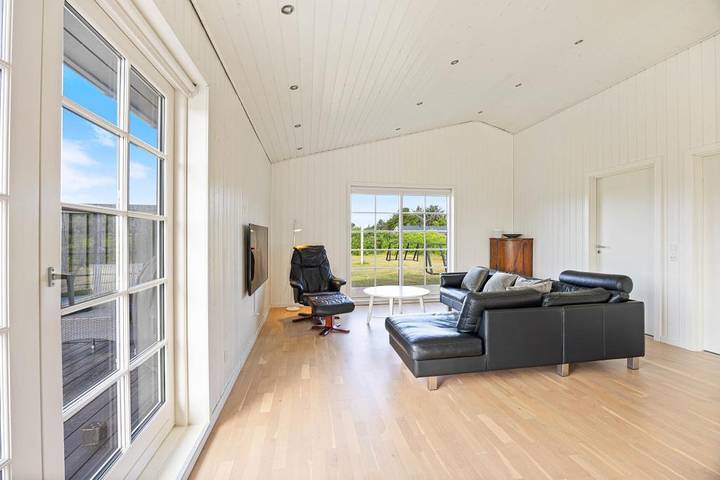 Modernes Ferienhaus mit Wellnessbereich und Spielgeräten in Ringkøbing, Holmsland Klit