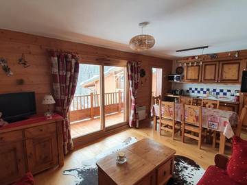 Gîte pour 6 personnes, avec piscine dans Épierre