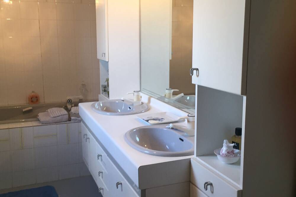 Mas provençal en pierre in Uzès, Nimes region