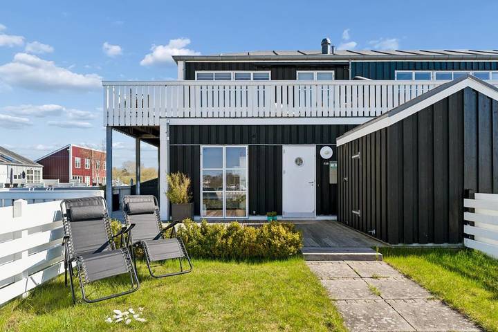 Schönes Ferienhaus mit Meerblick in der Øer Maritime Ferieby in Øerne, Ebeltoft