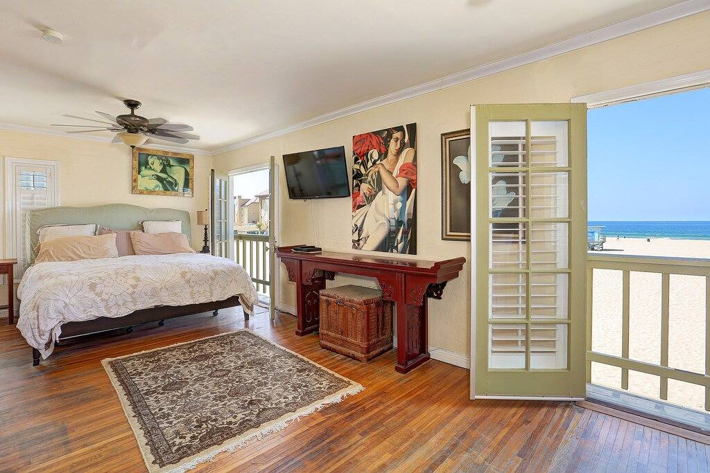 Atemberaubende Beachfront mit Dachterrasse in Hermosa Beach, Los Angeles County