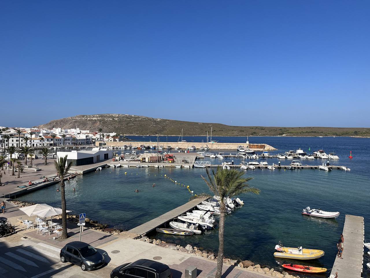 Apartamento entero, Apartamento de vacaciones para 5 personas con balcón in Fornells, Es Mercadal