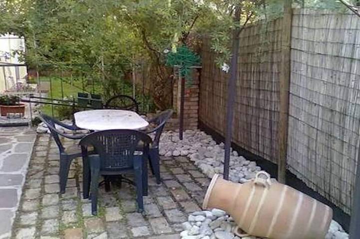 Ganze Wohnung, Schöne 1-Personen-Wohnung mit Garten in Mestre, Venedig