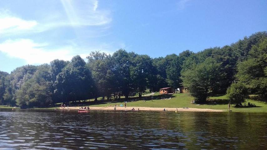 Camping pour 6 personnes, avec vue ainsi que vue sur le lac et jardin dans Indre - 4
