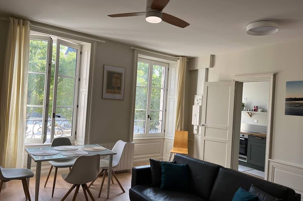 Ganze Wohnung, Downtown: a quiet, bright, and upscale retreat in Poitiers, Vienne