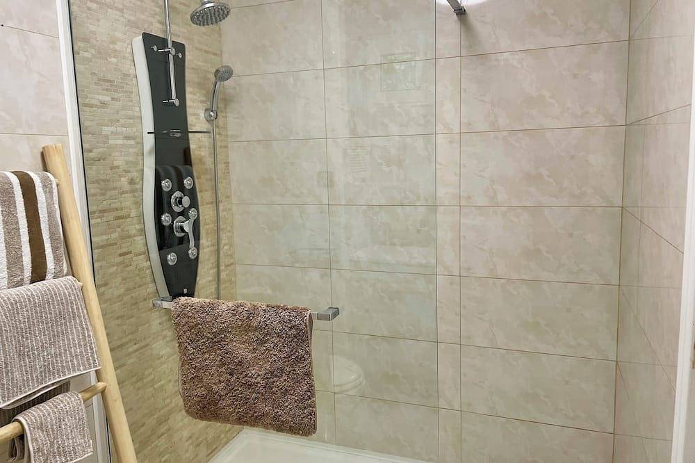 Charming two-room apartment on the heights of Menton, 10 minutes from downtown in Menton, Nice region