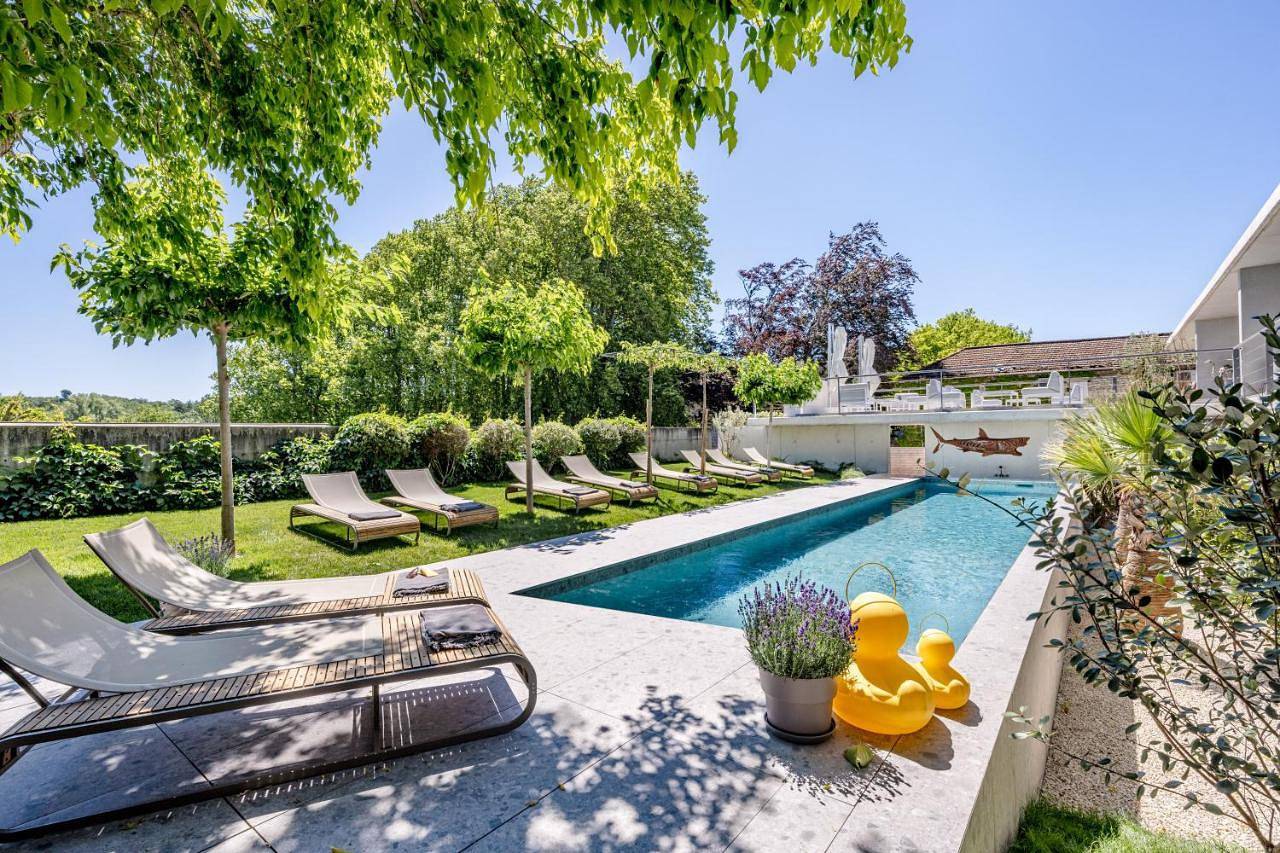 Le Pavillon M, Piscine et Spa au pied du château, Petit-Déjeuner inclus, Parking privé in Grignan, Région de nyons