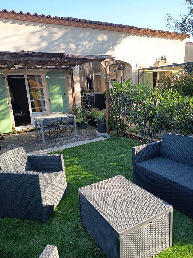 Location de vacances pour 4 personnes, avec terrasse et piscine à Gallargues-le-Montueux