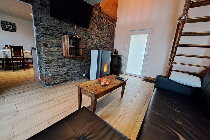 Gîte pour 4 personnes, avec jardin ainsi que jacuzzi et terrasse