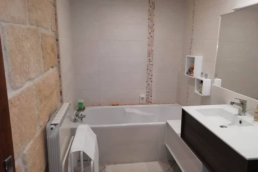 Maison 4 chambres  piscine  mer à 35' in Marguerittes, Région de Nîmes