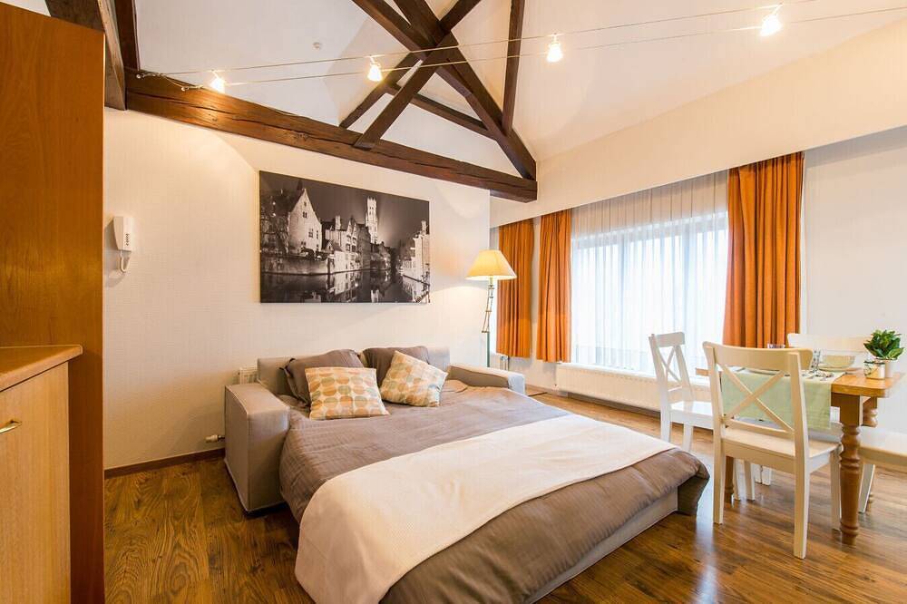 Ganze Wohnung, Spacious flat in the historical center w. elevator in Brügge, Westflandern