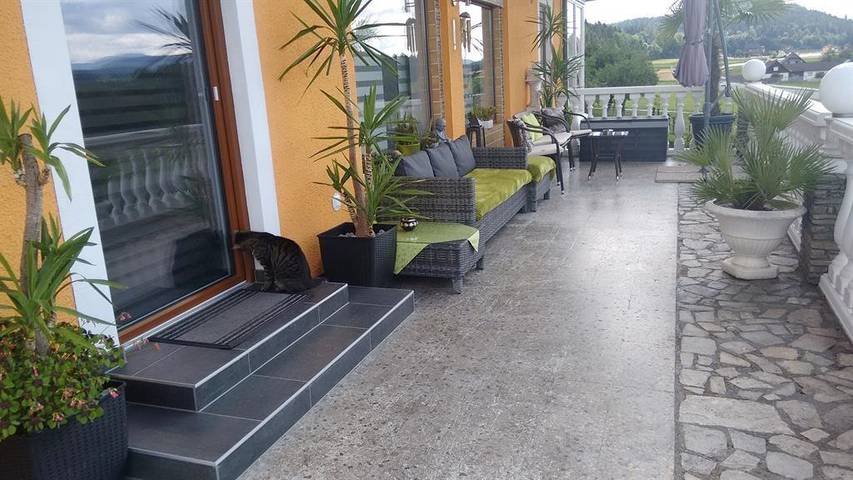 Ganze Ferienwohnung, Ulrichsbergblick mit Balkon, Bad und Wc Separat in Klagenfurt am Wörthersee, Klagenfurt-Villach