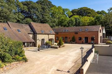 Cottage for 11 People in Shropshire, West Midlands, Photo 1