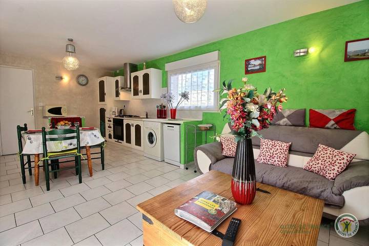 Gîte pour 3 personnes, avec Terrasse et Jardin à Plourivo - 4