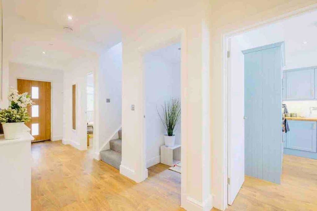 Gorgeous Luxury Chalet, New Forest & Coast & in Hordle, Hampshire