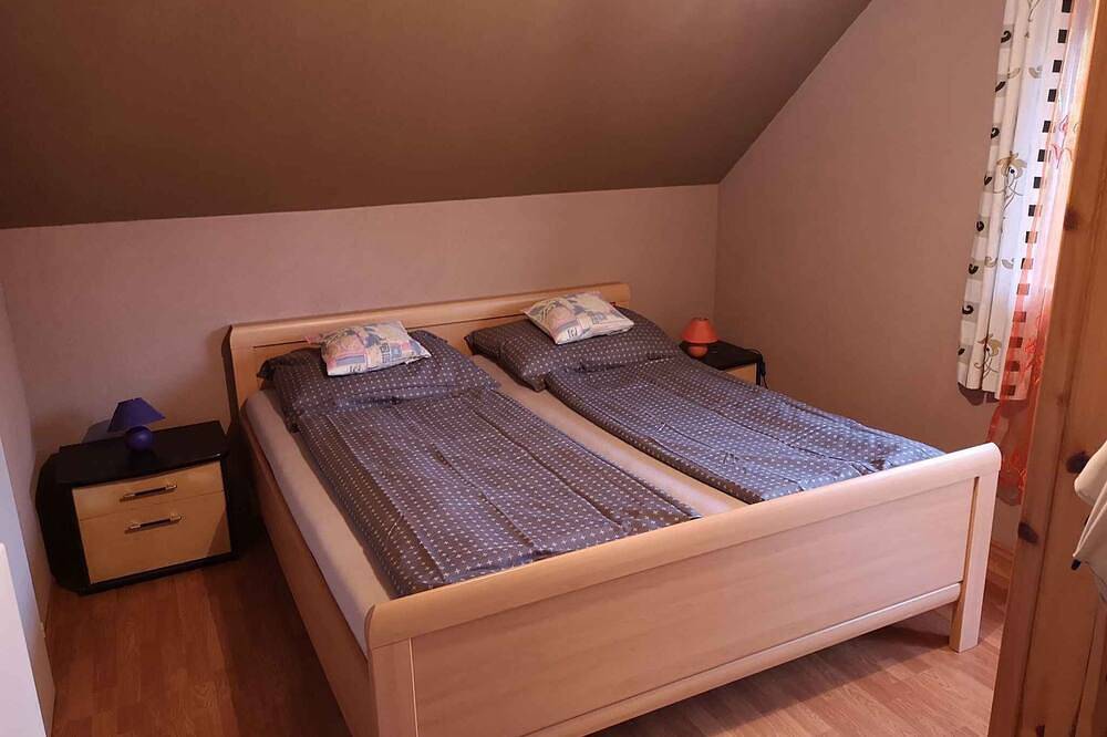 Ganze Wohnung, Studio mit Garten und Internet in Balatongyörök, Balaton Hochland Nationalpark