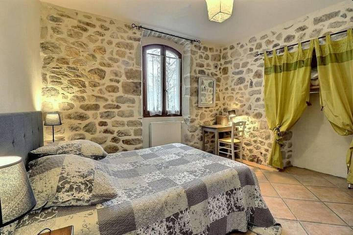 Location de vacances pour 12 personnes, avec jardin dans Largentière - 2