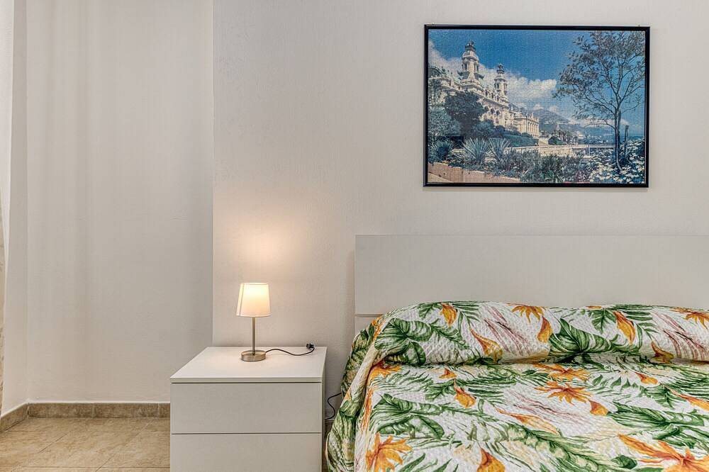 Entire apartment, Apartment 'La Dimora Di Donato' with Balcony, Wi-Fi and Air Conditioning in Taviano, Gulf of Taranto