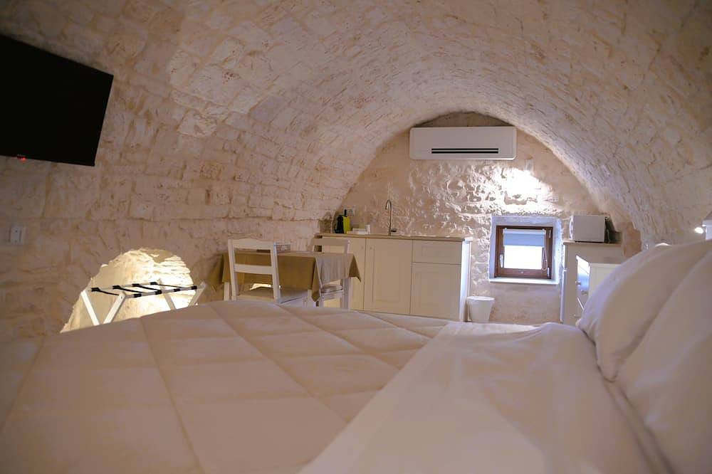 Cummersa - Campanile Inn;\ncomfortable room in  historic building in Locorotondo in Locorotondo, Bari Province